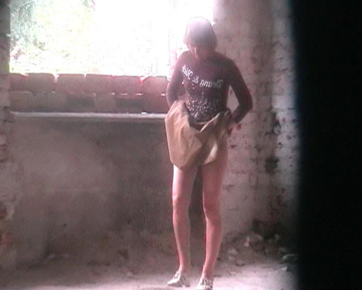 15P Jolly blondie in stockings caught doing a piss outdoors