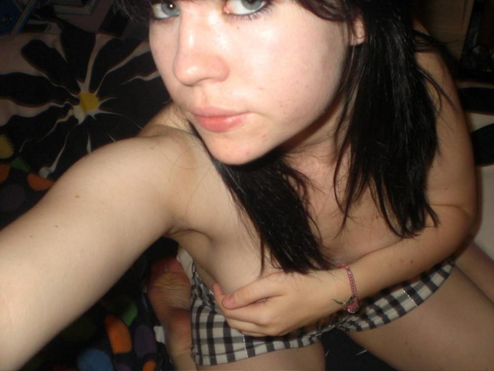 12P Brunette Teen Emo Nude Pics