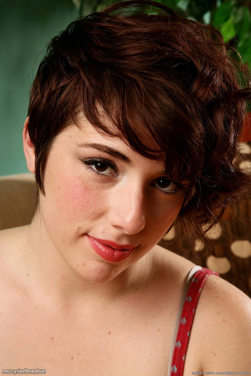 15P Real hairy amateur Simone spreading snatch