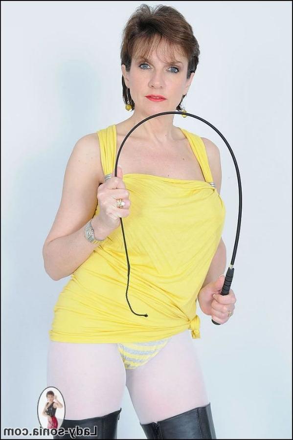 15P Lady Sonia plays with a whip while wearing high boots