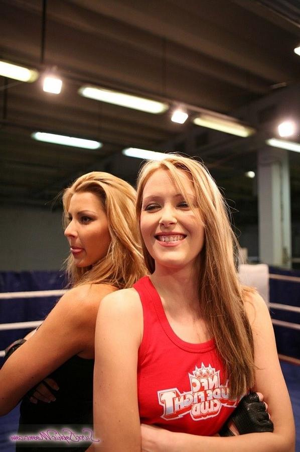 12P Beauty Sophie Moone fights another babe in a ring