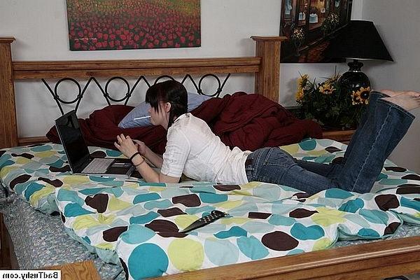 19P Amateur sexy teen babe gets ass spanked badly