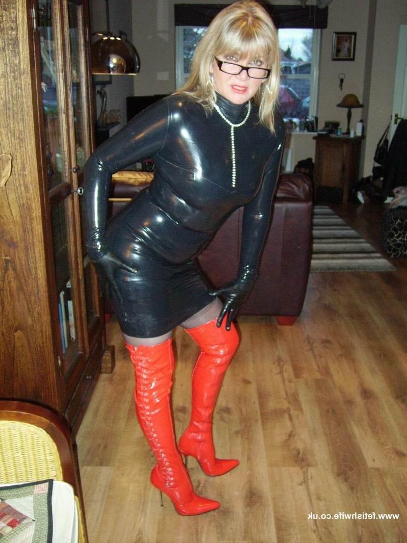 12P Fetish wife in tight latex outfit and stockings