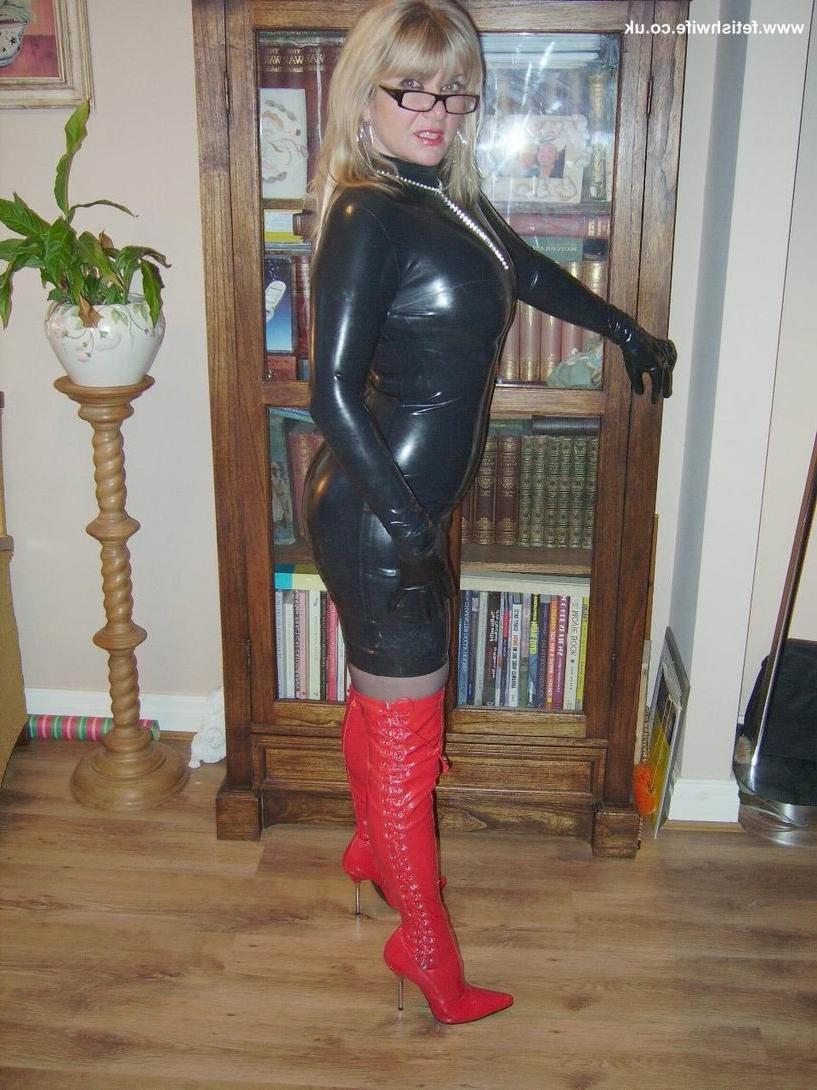 12P Fetish wife in tight latex outfit and stockings