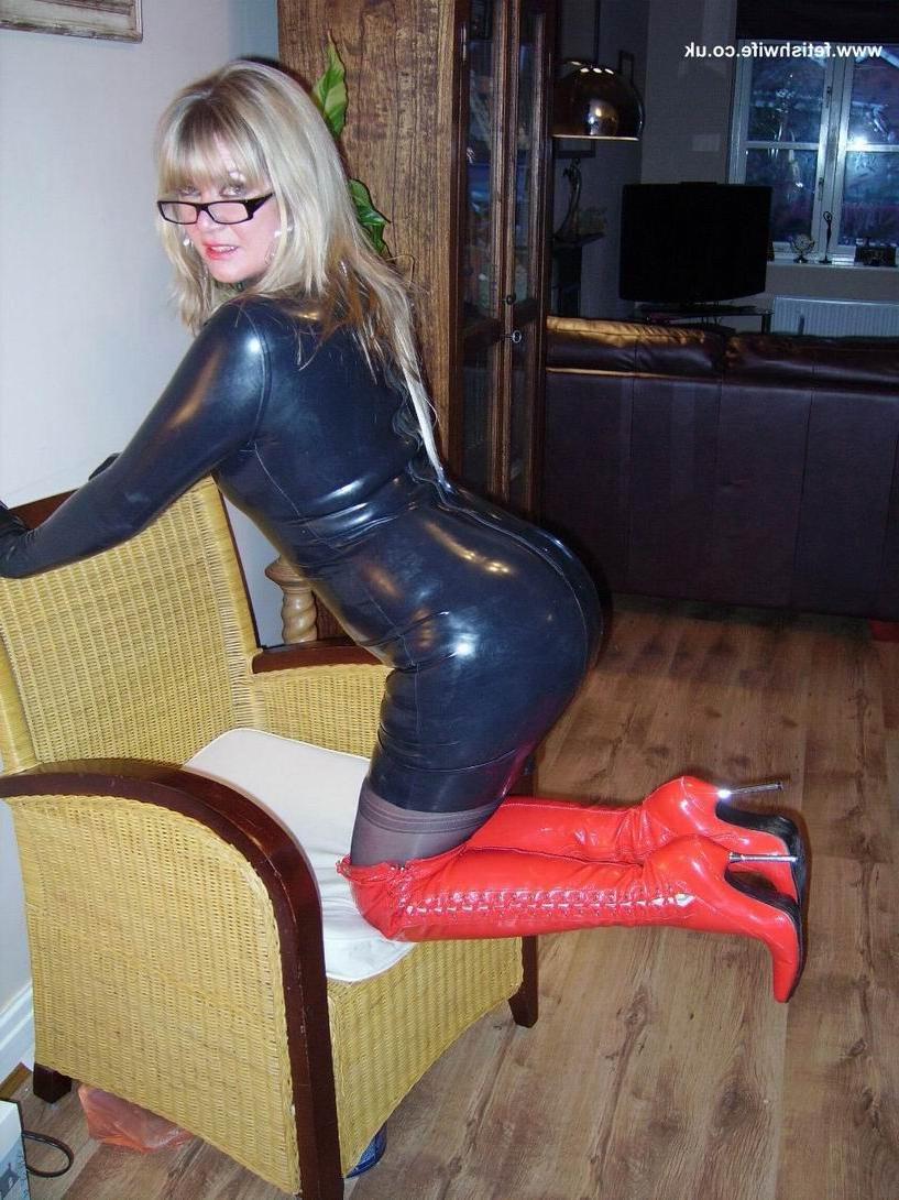 12P Fetish wife in tight latex outfit and stockings