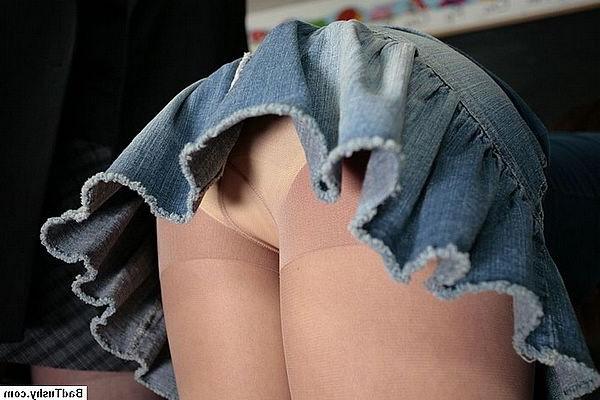 19P Amateur super sexy teen magnifique écolière reçoit une fessée
