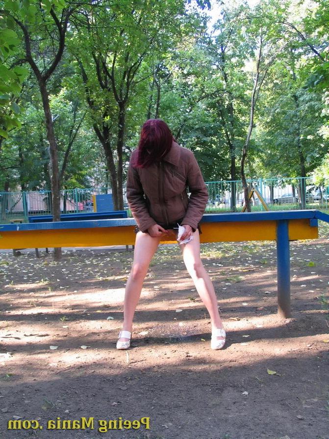 15P Cheeky girl empties her overfull bladder straight in the autumn street