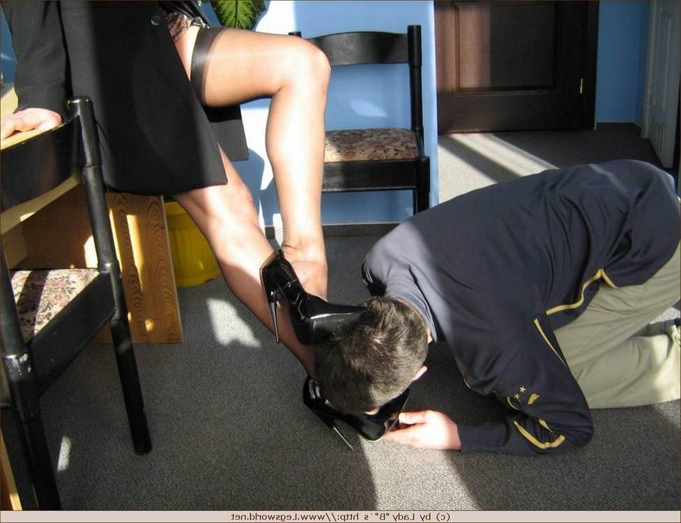 12P Amateur couple having office nylon sex