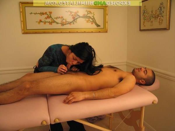 14P Naked dude gets a Thai massage for real
