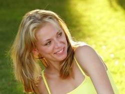 15P Sweet teen squats to pee in the grass