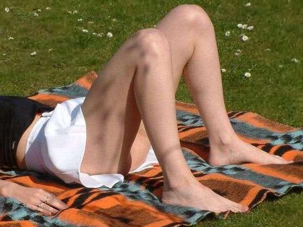 16P Redhead Shows Off Her Nice Feet Outdoors in Garden