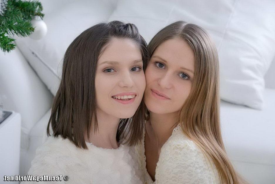 15P Teen chicks in threesome ffm anal fuck and blowjob
