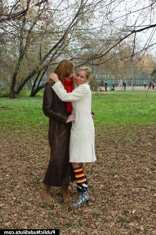 15P A couple of sexy lesbian chicks gets nasty and makes out in the park
