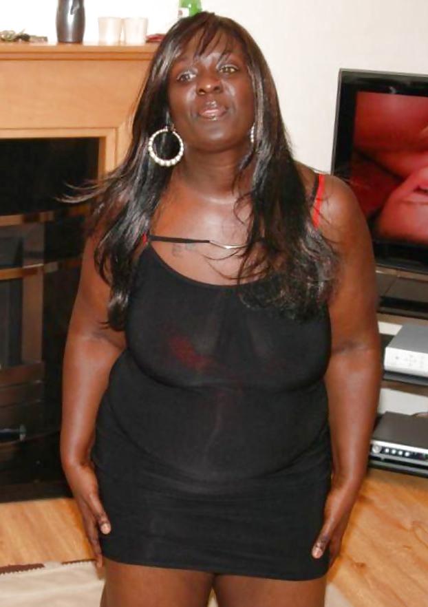 19P So sexy ebony stuff i love this style