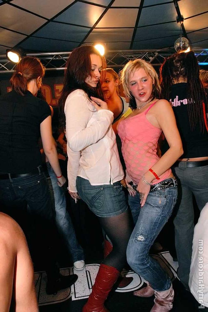 15P Drunk amateurs fucking hard in a crazy party