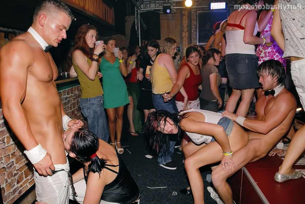 16P Horny girls sucking and fucking crazy in party