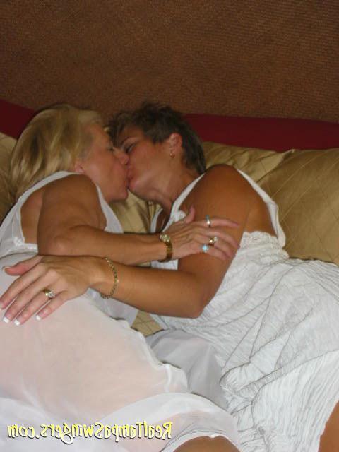 16P Real swinger Tracy fucks her blonde friend
