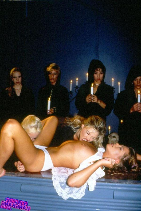 15P Some crazy sluts in a extreme hardcore lesbian party