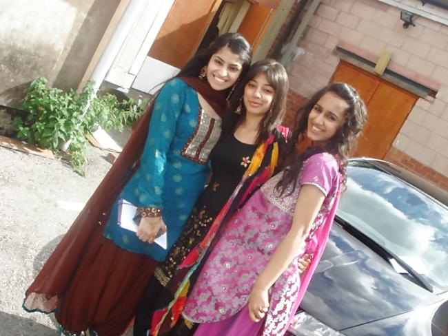 25P Indian And Arab Girls