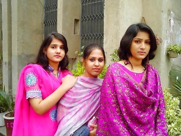 25P Indian And Arab Girls