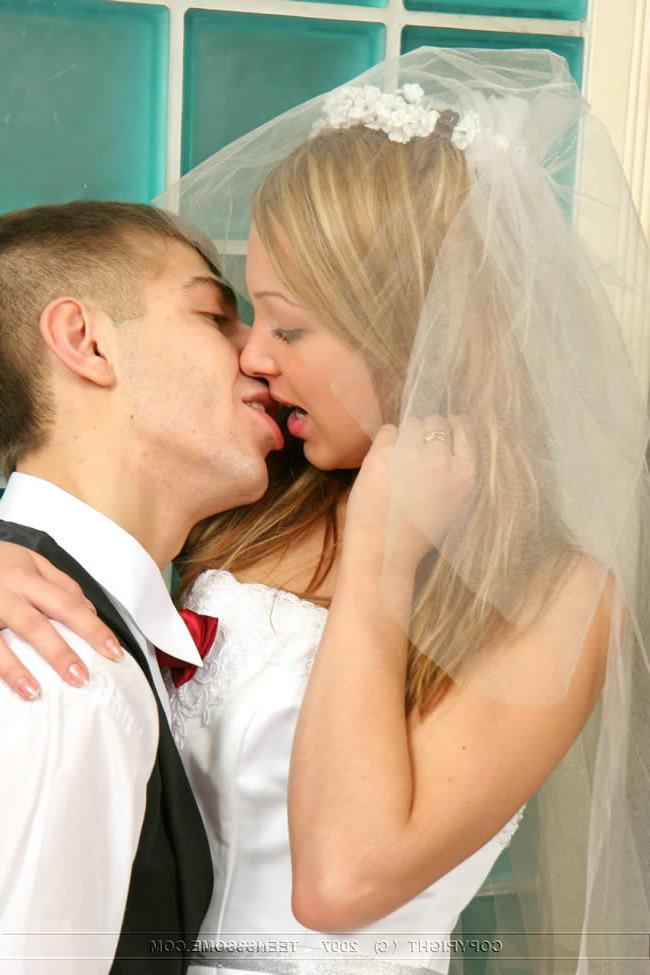 18P Newly married chick cheats on her husband at the reception