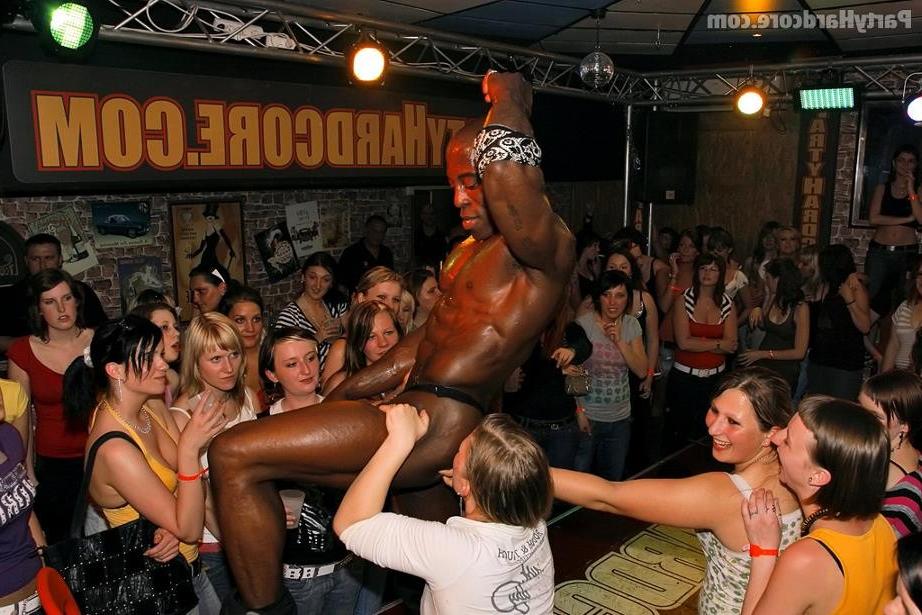 19P Cock addicted babes next door go crazy at male strip fest