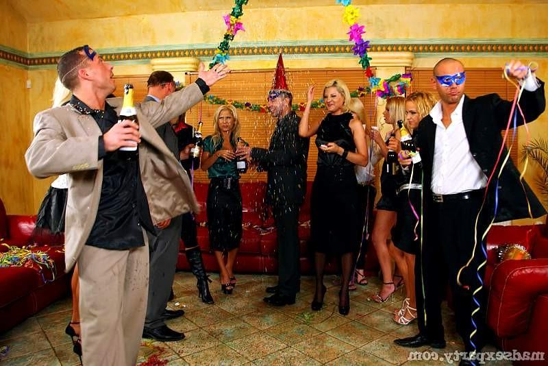 19P Partygirls fucking champagne bottles between their huge tits