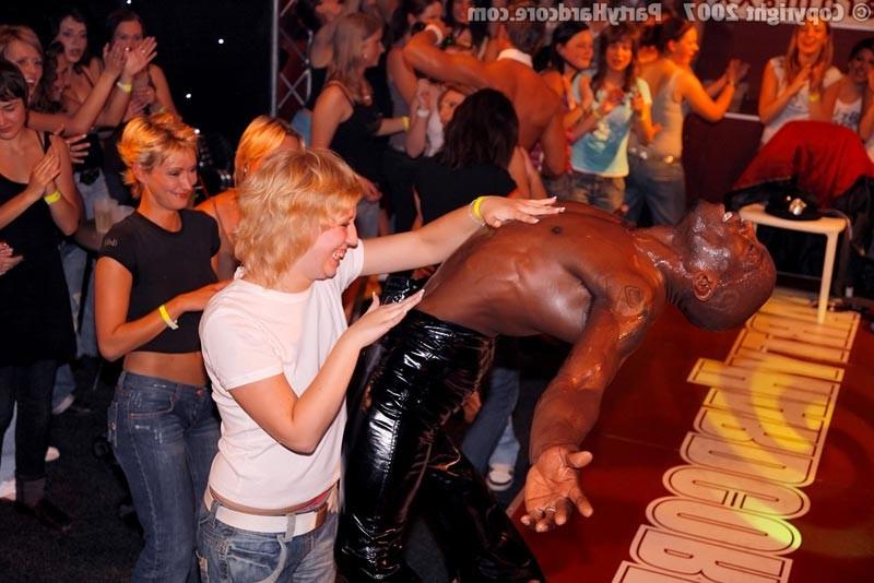 15P Crazy amateurs fucking on interracial orgy sex party