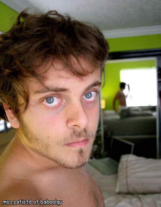 20P Homemade amateur guys naked