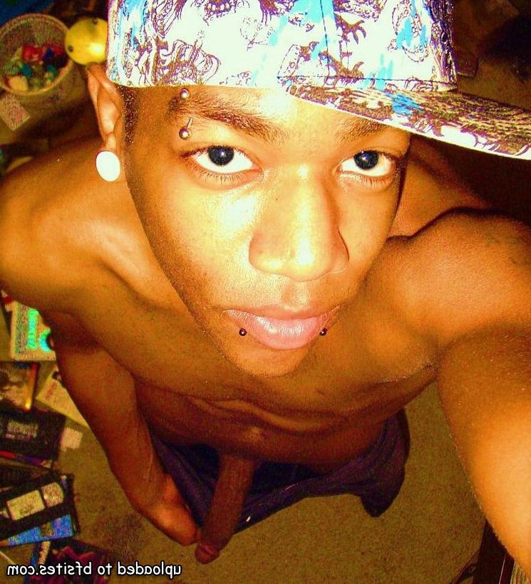 20P Homemade amateur guys naked