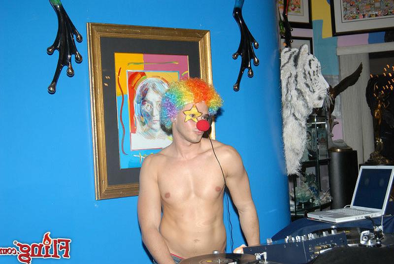 12P Check out this hoy gay party of horny studs wanting to meet up for some hot anal