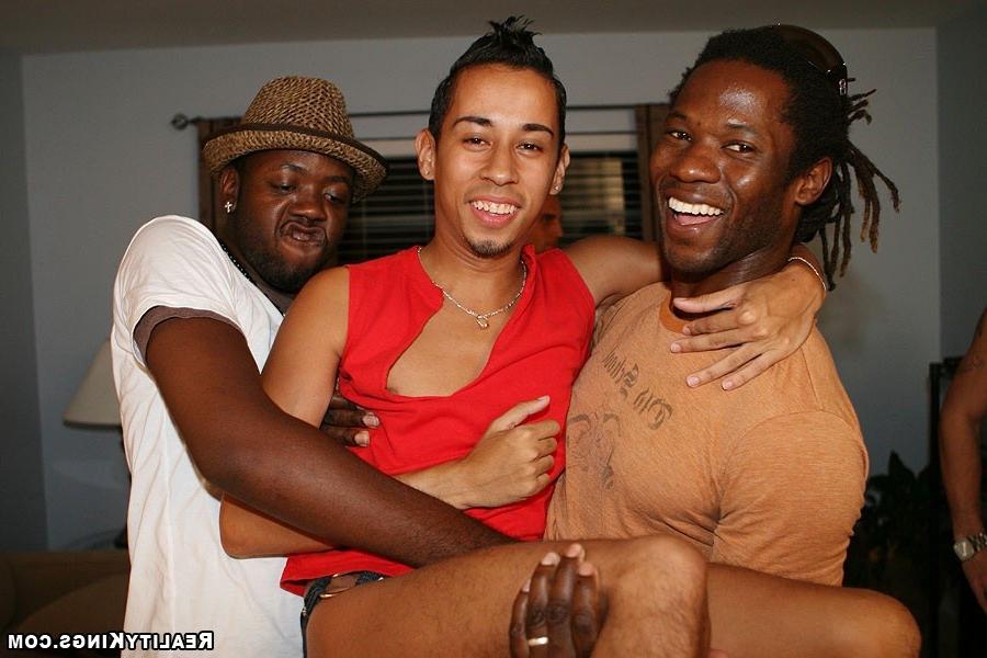 14P These hot papis enjoys a juicy jacuzzi in these hot steam bath sex pics