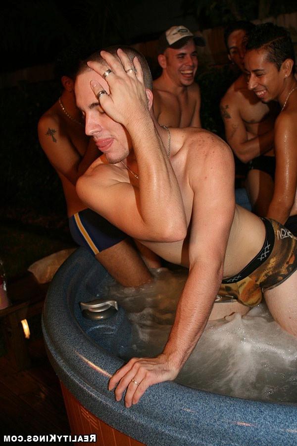 14P These hot papis enjoys a juicy jacuzzi in these hot steam bath sex pics