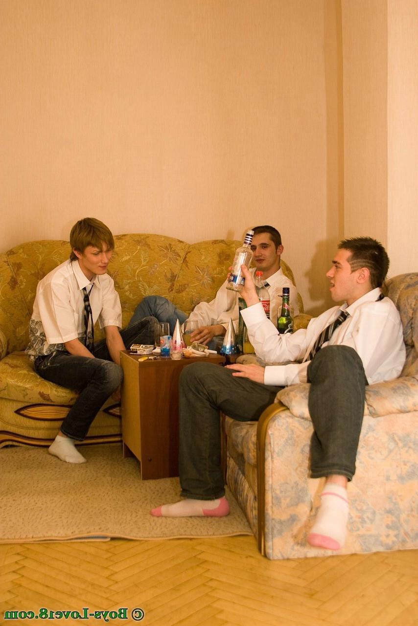 16P Three twinks fucking and sucking like crazy after class