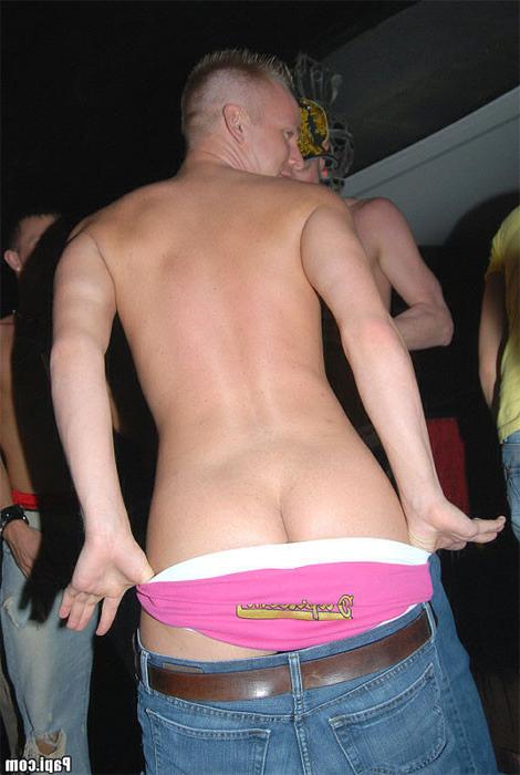 12P This papi party is off the chain when the guys start loosin their drawres and ge