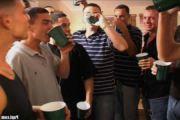 15P This papi crew is takin this limo ride to another level in these hot screen caps