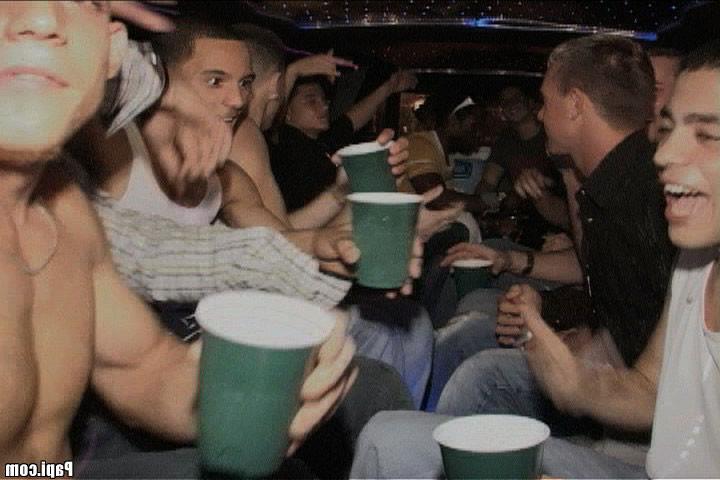 15P This papi crew is takin this limo ride to another level in these hot screen caps