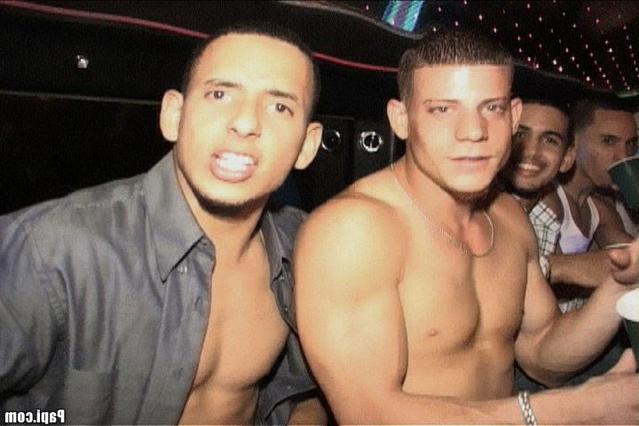 15P This papi crew is takin this limo ride to another level in these hot screen caps