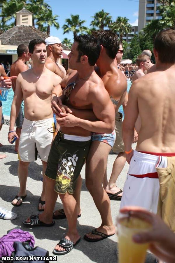 18P Horny gay pappi partyies on the beach in rio