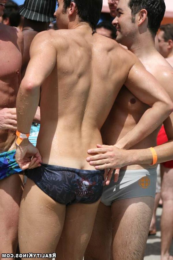 18P Horny gay pappi partyies on the beach in rio