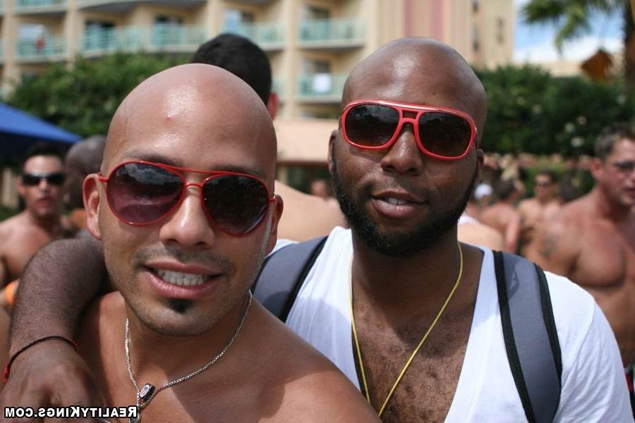 18P Horny gay pappi partyies on the beach in rio