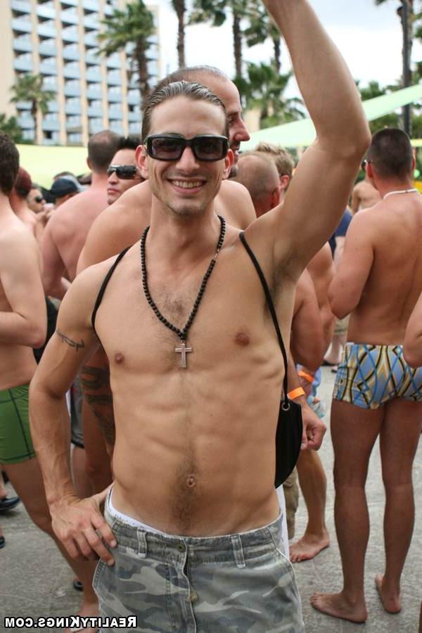 18P Horny gay pappi partyies on the beach in rio