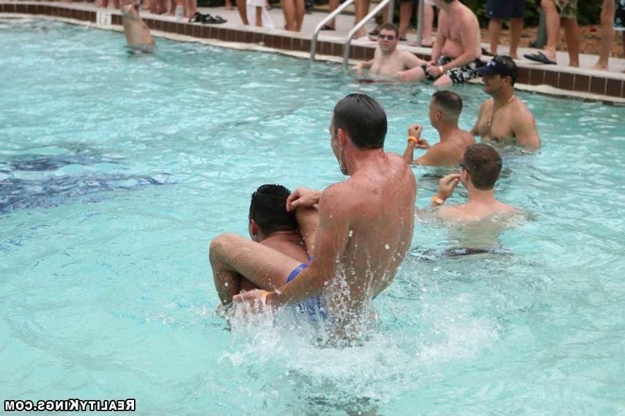 18P Horny gay pappi partyies on the beach in rio