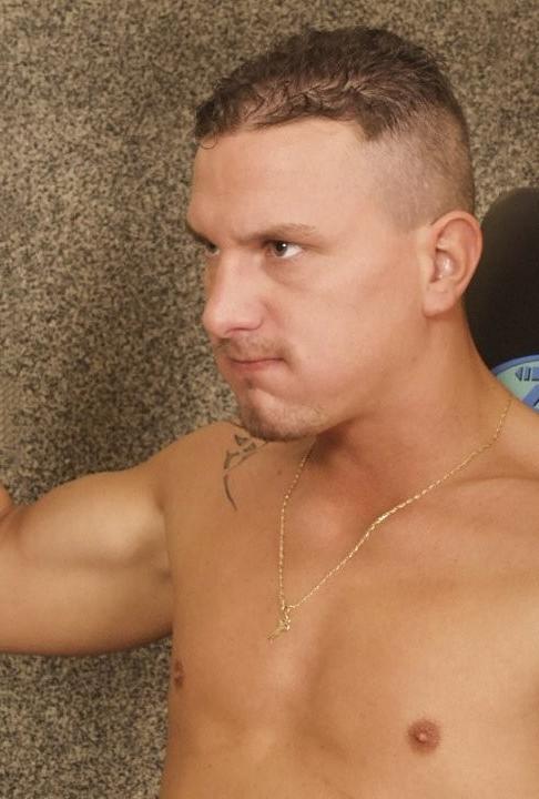 20P Smooth muscle dudes sucking and pounding and shooting in a gym