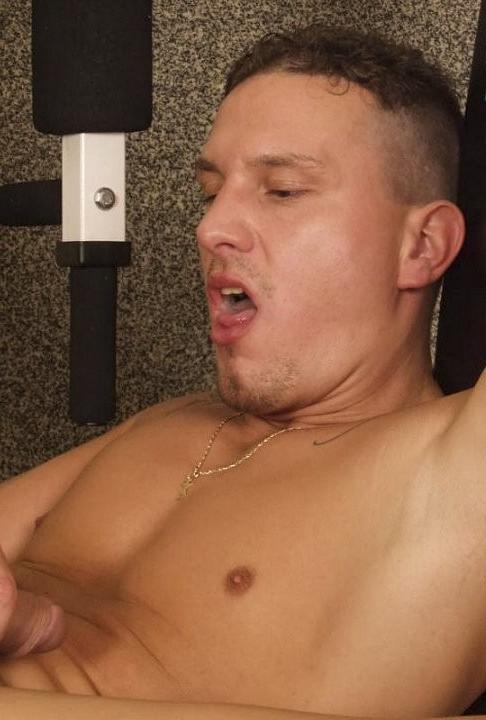 20P Smooth muscle dudes sucking and pounding and shooting in a gym