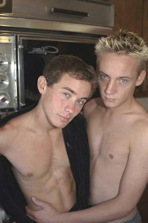 20P Smooth slender college fellows sucking and screwing in a kitchen