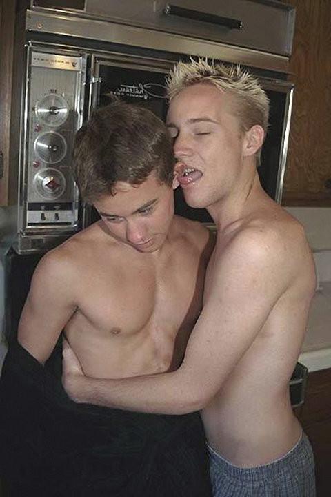 20P Smooth slender college fellows sucking and screwing in a kitchen