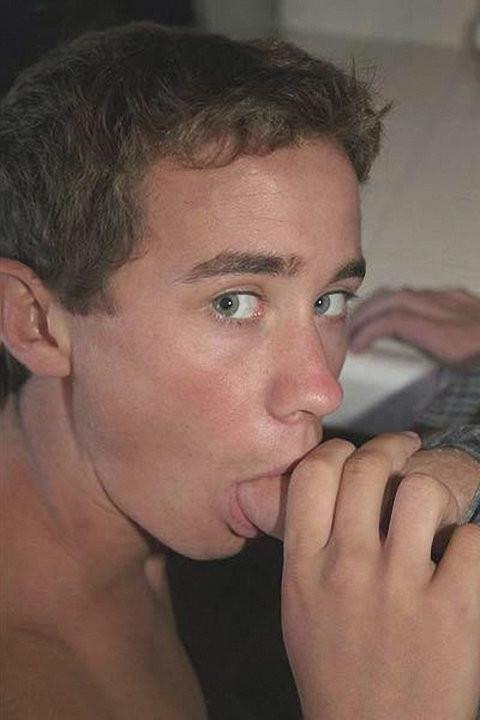 20P Smooth slender college fellows sucking and screwing in a kitchen