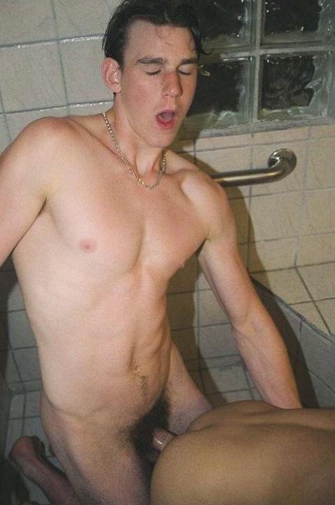 20P Two gorgeous twinks sucking and screwing each other in a shower