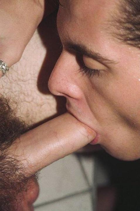 20P Two gorgeous twinks sucking and screwing each other in a shower